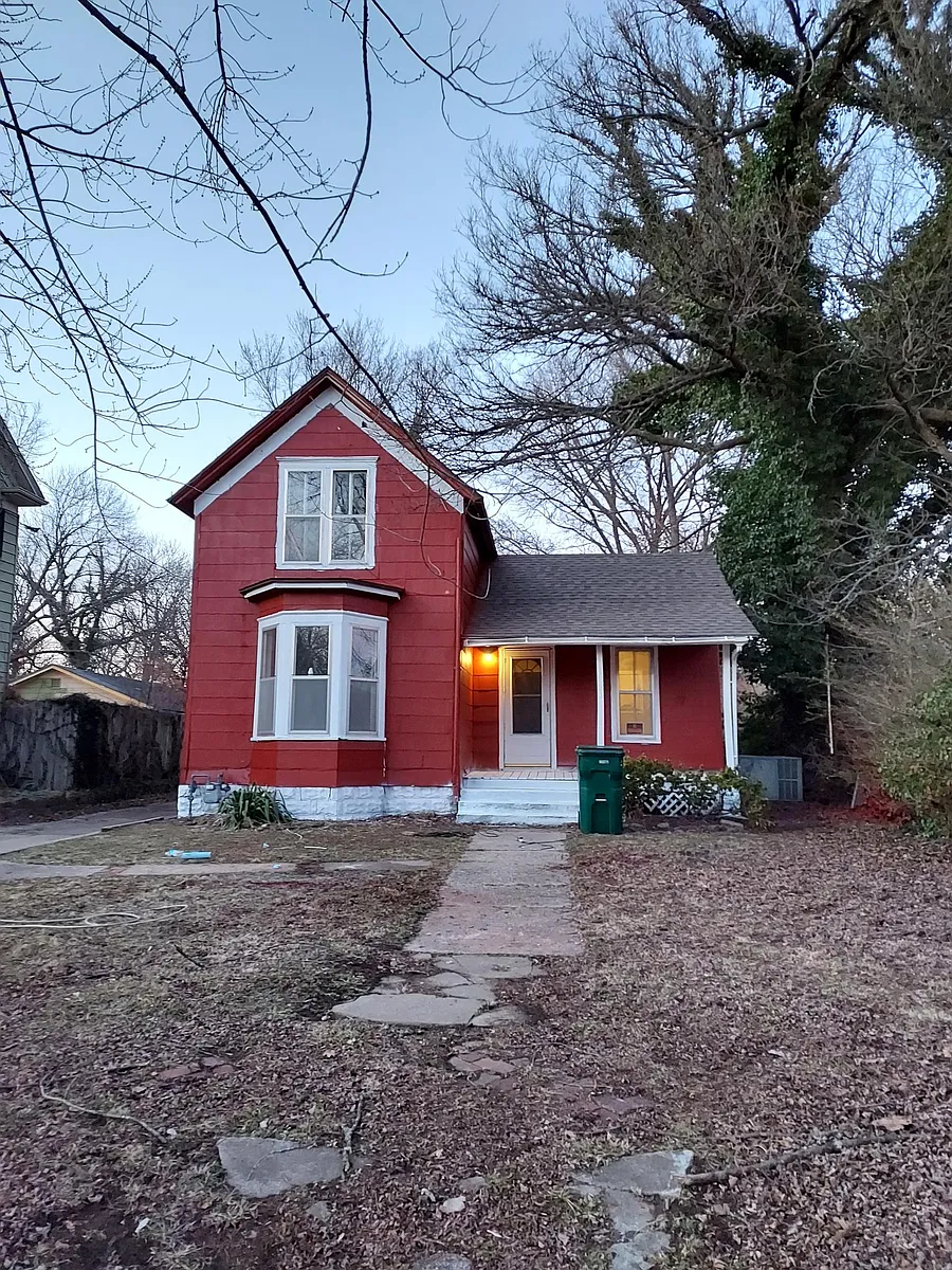 Building Photo - 1321 Chess Ave