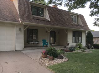 804 W Sheridan Dr, Eldridge, IA 52748