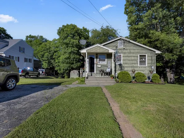52 Crestwood Dr, Southbridge, MA 01550