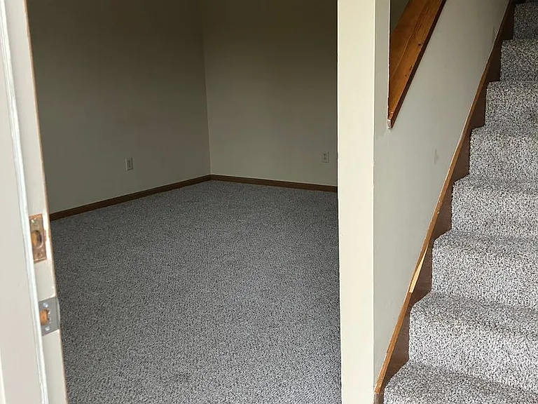 1520 Hawk Cir #B — Photo 3