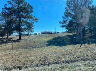 121 Deer View Rd, Selmer, TN 38375