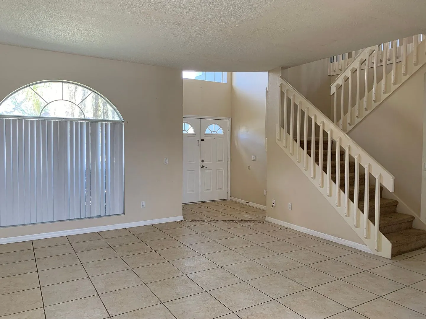 Beautiful 4-Bedroom Home with Pool, Spa & Serene Pond Views — Photo 3