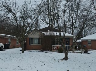 28581 N Clements Cir, Livonia, MI 48150