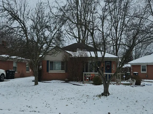 28581 N Clements Cir, Livonia, MI 48150