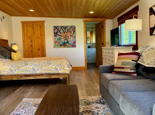 11362 W Pine St, Sandpoint, ID 83864