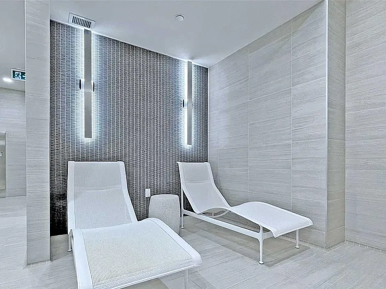 5180 Yonge St — Photo 36