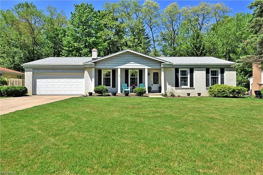 2753 Dartmoor Dr NE photo 1