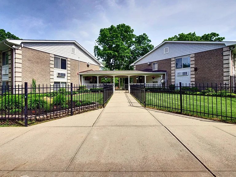 Oakview Apartments — Photo 4
