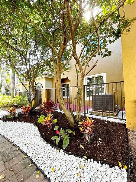 1st image of 380 Lake Monterey Cir