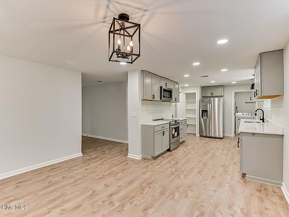 5th image of 623 Pershing Drive