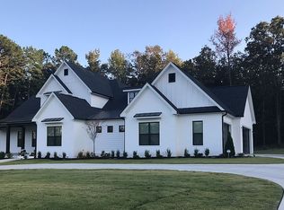 17811 Oak Creek Pl, Little Rock, AR 72223