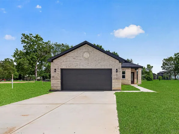527 Oleander St, Prairie View, TX 77484