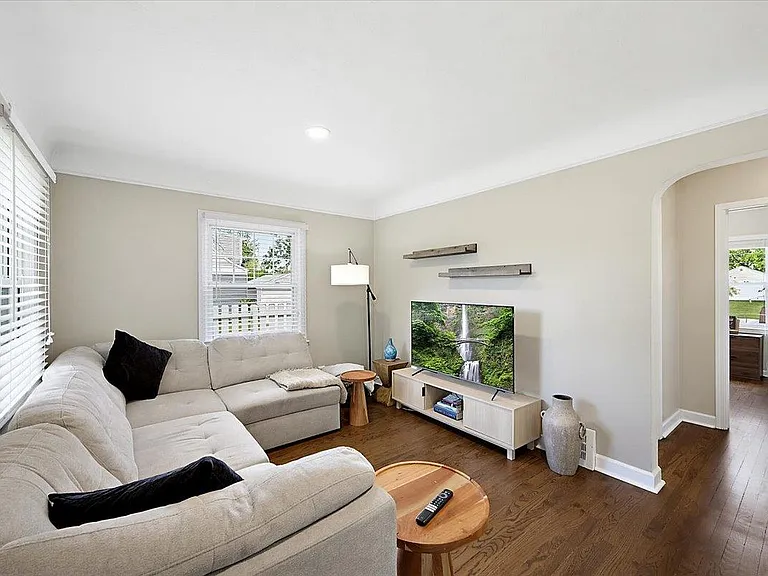303 Midland Blvd — Photo 9