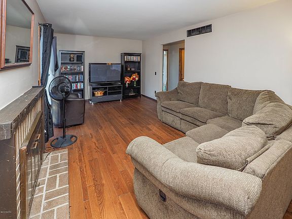 257 Ballantrae Court-104