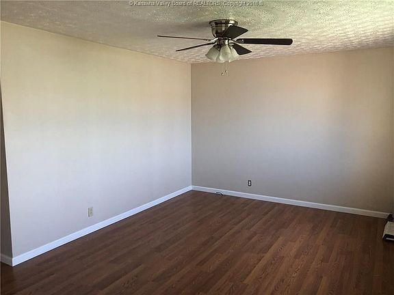 4th image of 606 Margaret St