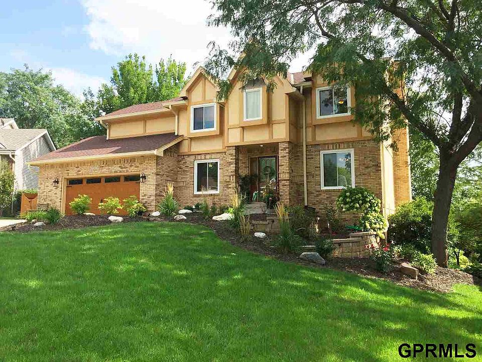 1st image of 15915 Leavenworth Cir