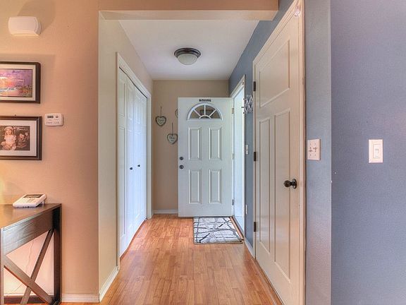 3rd image of 3025 Seiford Ave SE