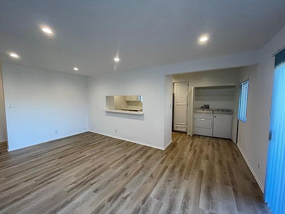 3rd image of 10724 Missouri Ave