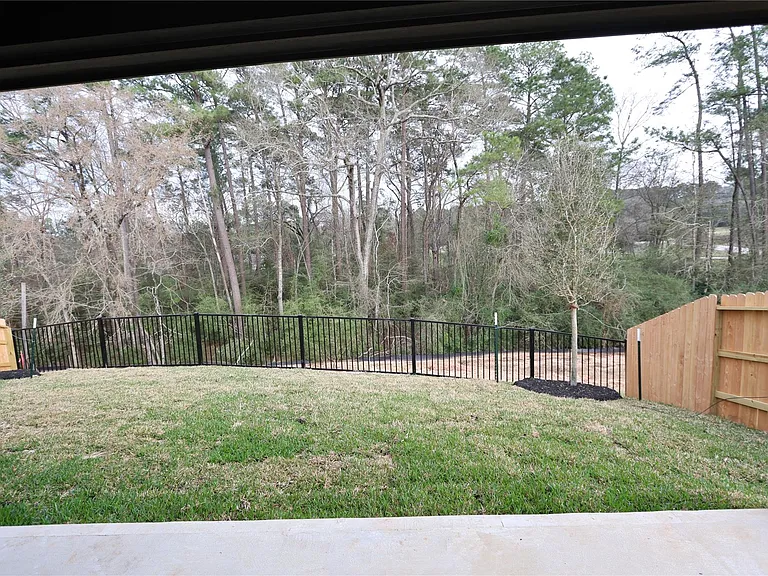6686 Lahna Oak Dr — Photo 1