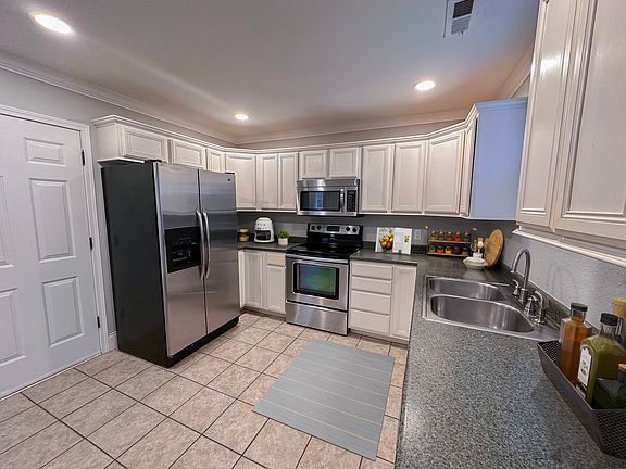 4th image of 932 Blue Spruce Way