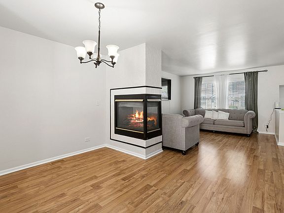 4th image of 514 Holiday Ln #0