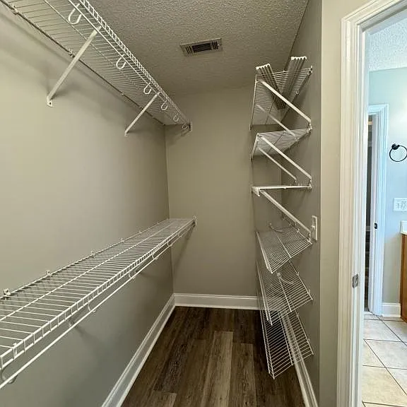 204 Mahan Dr — Photo 17