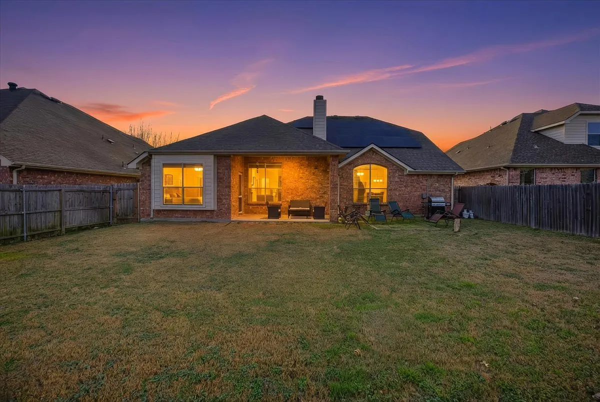 5 bed, 2498 sqft, $6,500 — Photo 2