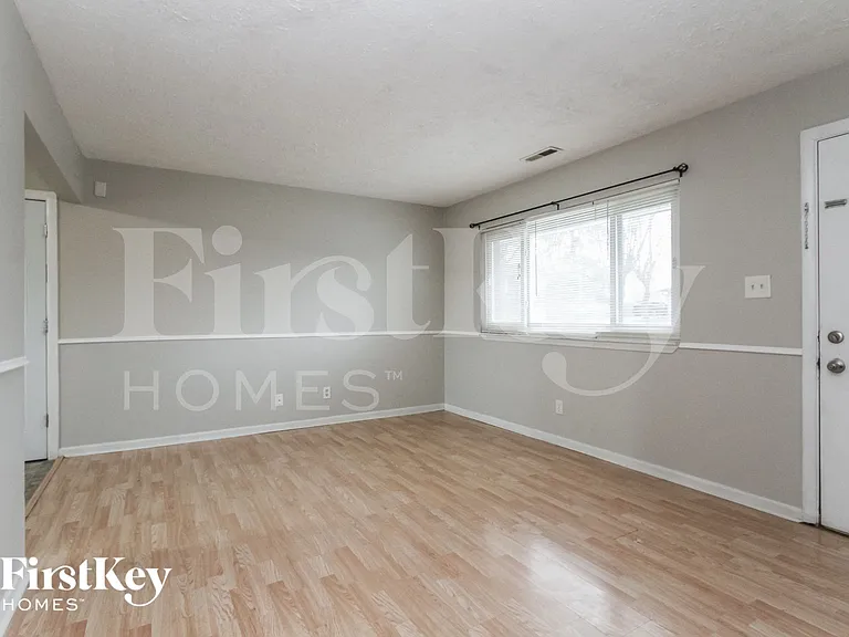 416 Ada Ln — Photo 2