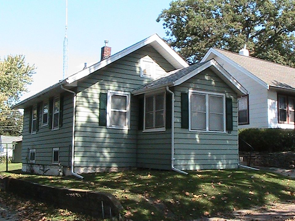 Bungalow with porch