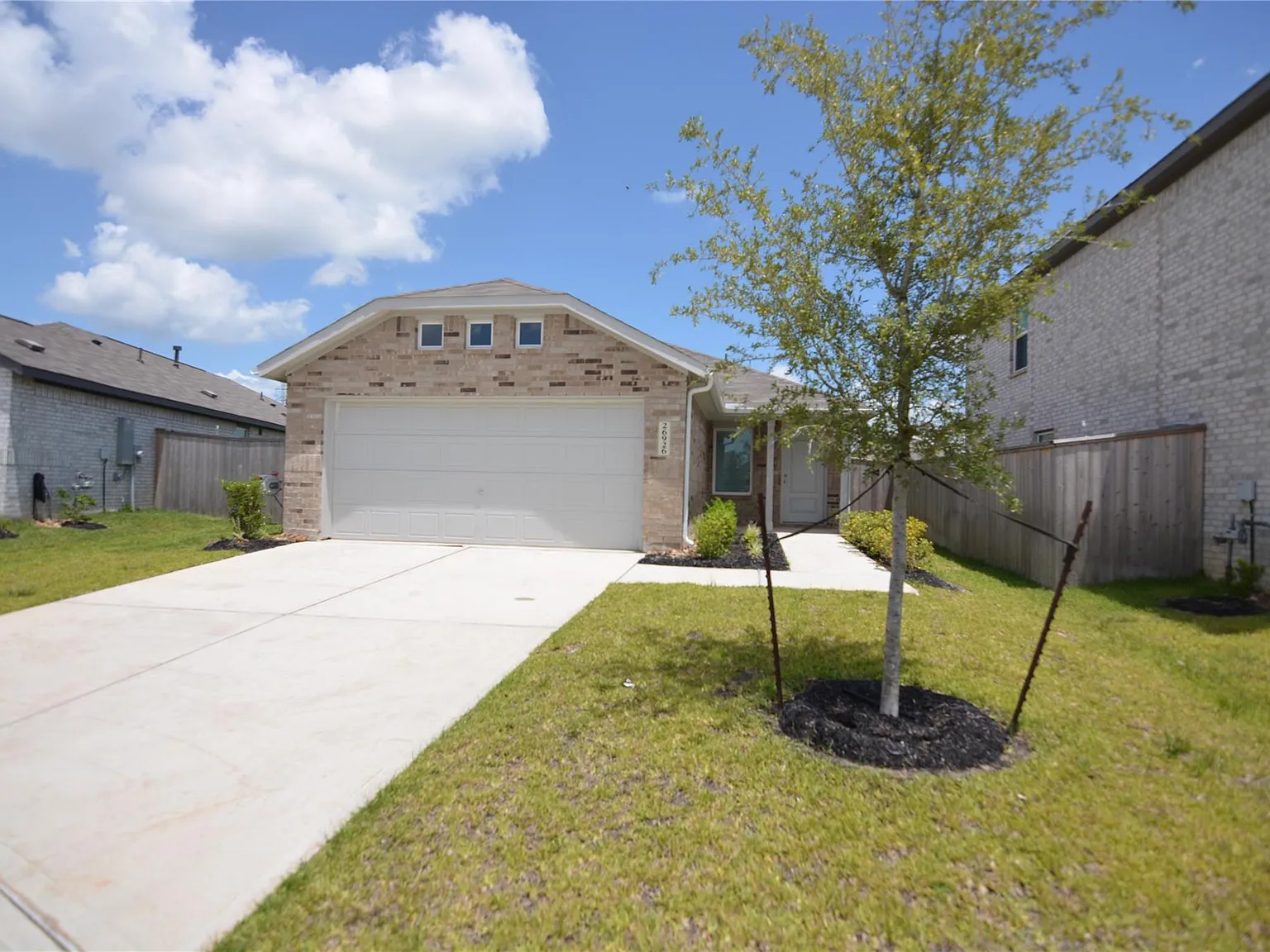 3 bed, 2.0 bath, 1311 sqft, $2,000 — Photo 1
