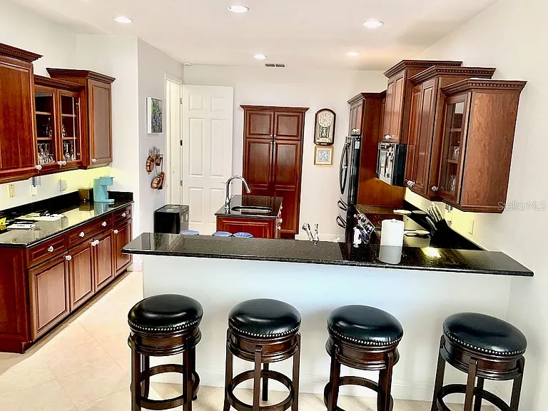 24312 Westgate Blvd — Photo 10