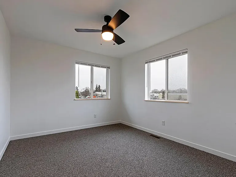 909 Defoe St #A — Photo 16