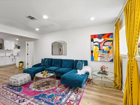 5751 Firenza Dr, Houston, TX 77035