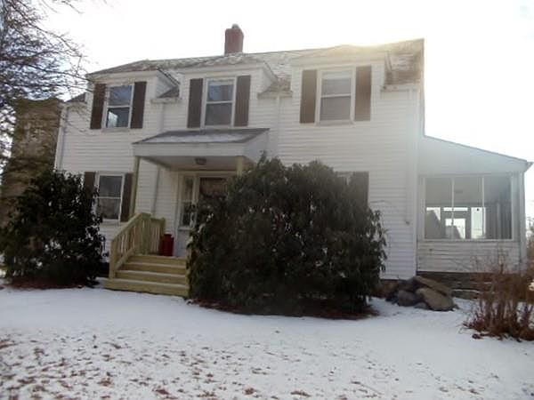 2nd image of 498 Main St #1