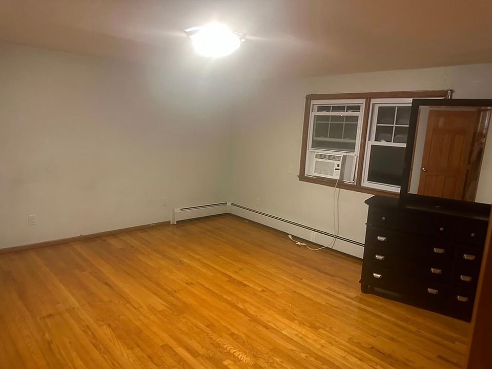 2nd image of 5 Roy Ave #2