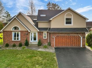 6005 Whitegate Xing, East Amherst, NY 14051