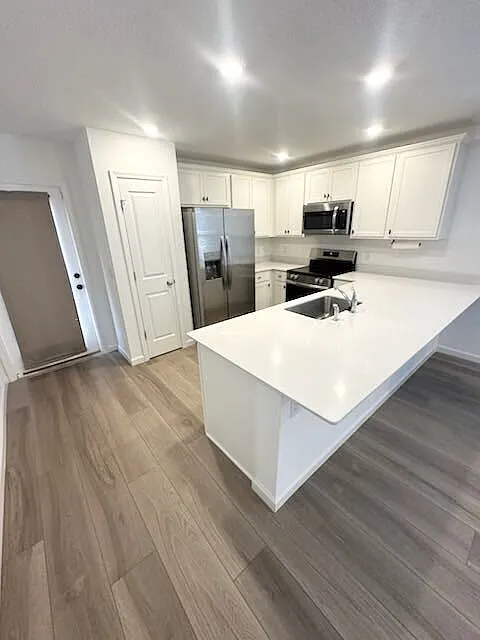 3 bed, 2.0 bath, 1450 sqft, $1,900 — Photo 2