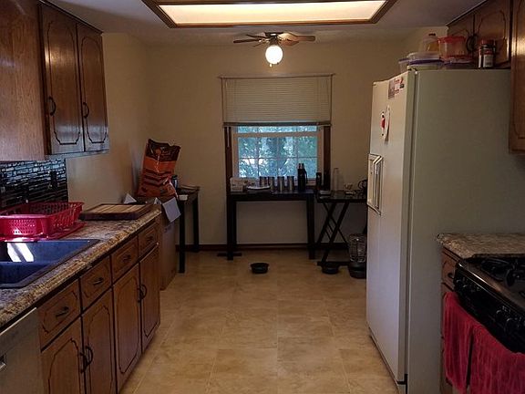 5th image of 1204 Cottonwood Cir
