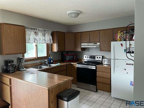 3rd image of 900 S Suburban Dr