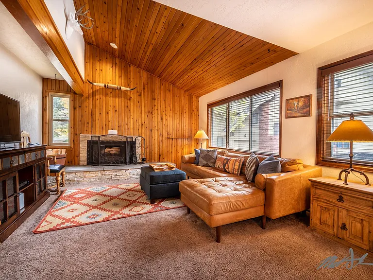 350 W Beaver Creek Blvd #201 — Photo 4