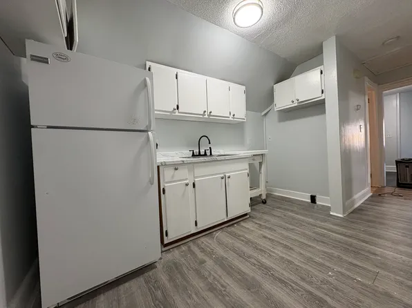 367 Sigourney St Floor 3, Hartford, CT 06112