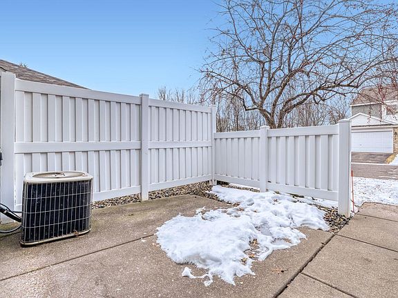 5th image of 2123 Grenadier Ave N