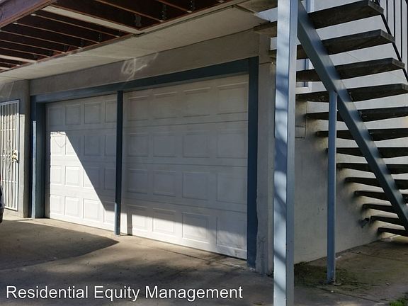 3rd image of 820 Cathedral Ct APT 4