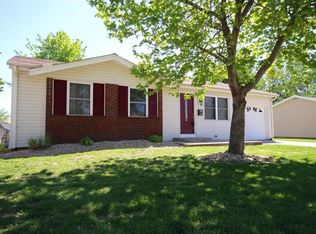 116 Rosewood Dr, Jerseyville, IL 62052