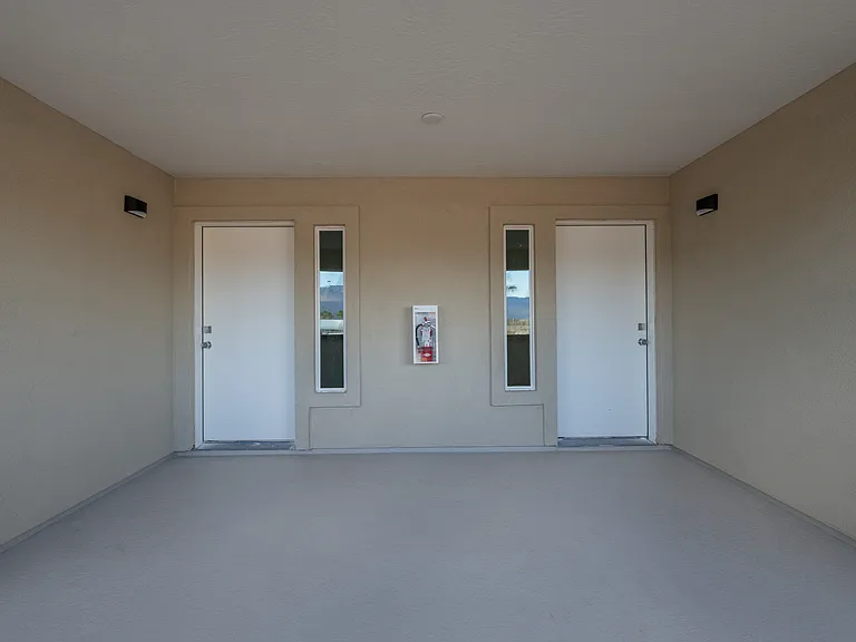 541 W Mesquite Blvd — Photo 29