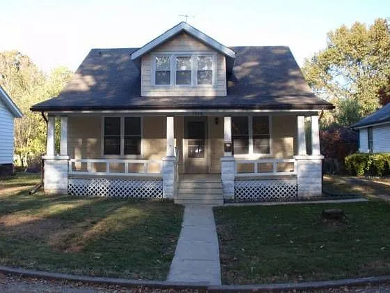 1038 Forest Ave photo 1