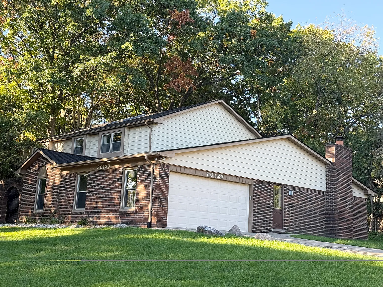 4 bed, 5000 sqft, $3,200 — Photo 3
