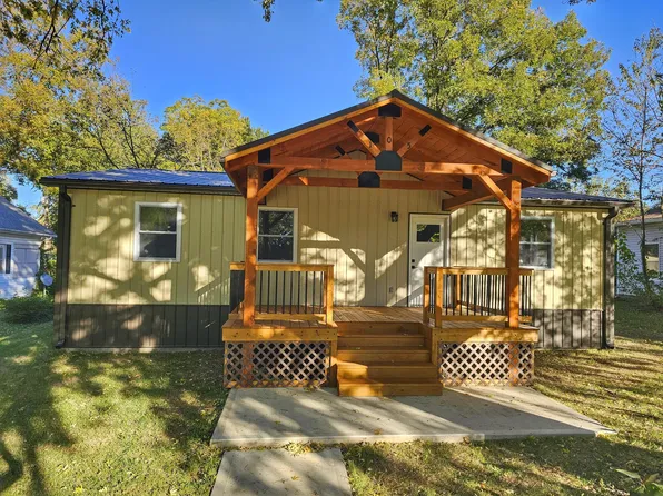 105 N Union St, New Franklin, MO 65274
