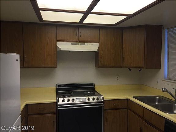 5th image of 3823 S Maryland Pkwy Unit W7