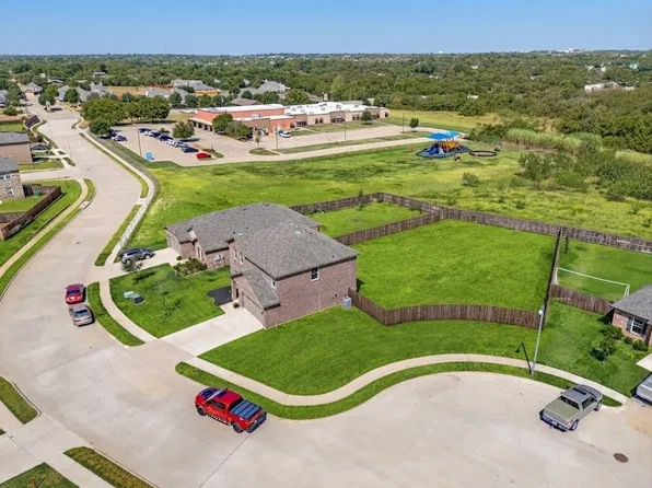 12 Cherryridge Dr, Edgecliff Village, TX 76134
